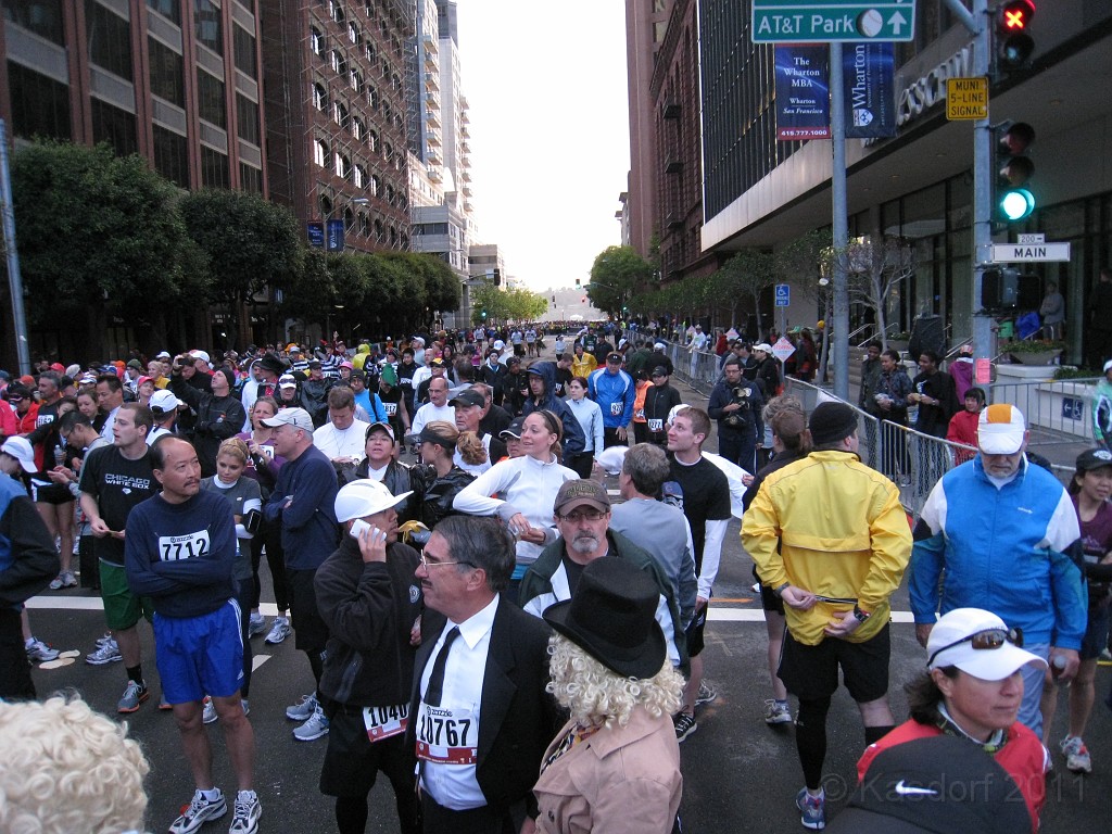 2011 Bay to Breakers Sunday 0195.JPG - I was able to participate in the 2011, 100th anniversary of the San Francisco Bay to Breakers 12K race. A great weekend for sight seeing and racing.